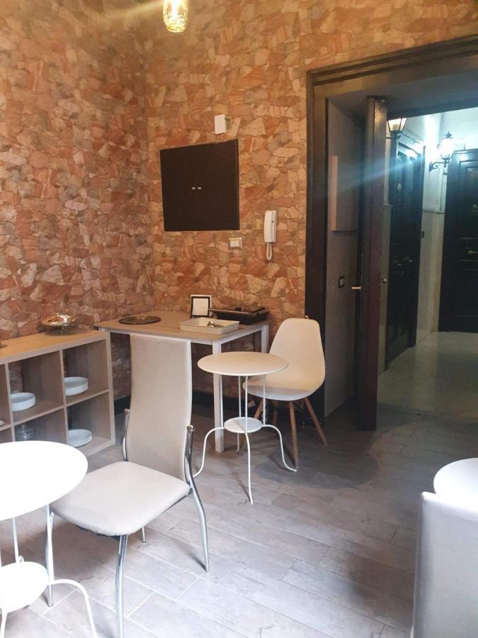 Emyjo Central B&B Neapol Zewnętrze zdjęcie